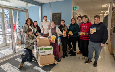 Campagne record à l’école secondaire Paul-Le Jeune de denrées remises au Carrefour Normandie pour des paniers de Noël